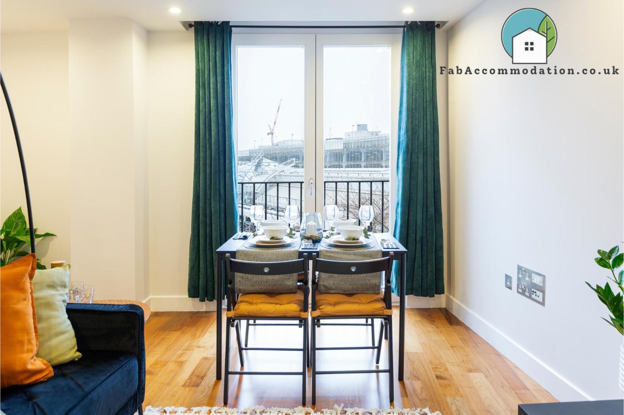 Amazing Flat-Parking Available-By Fabaccommodation Кардиф Екстериор снимка