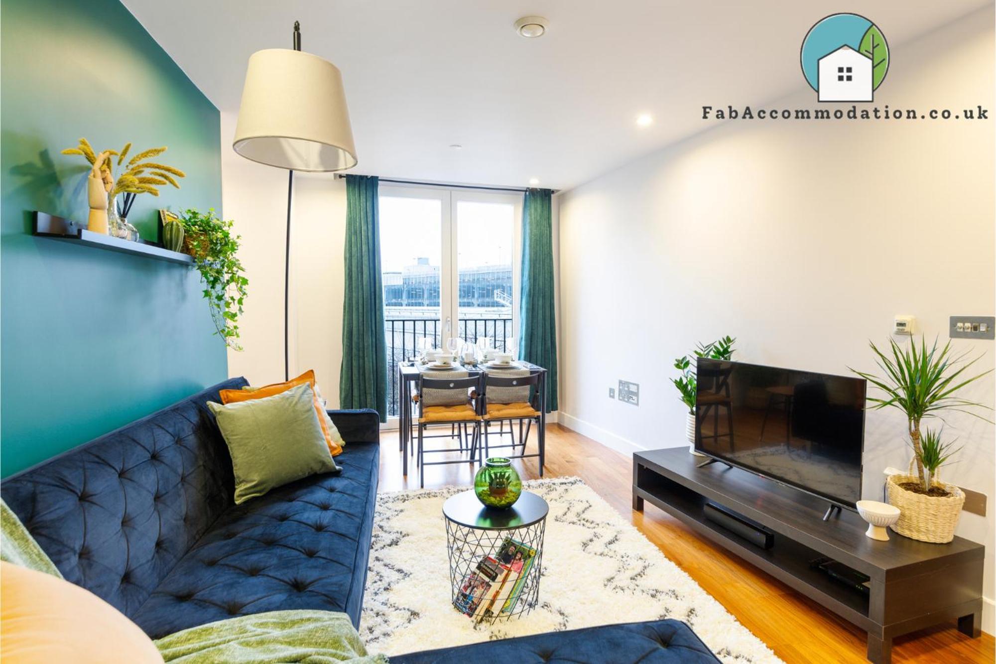 Amazing Flat-Parking Available-By Fabaccommodation Кардиф Екстериор снимка