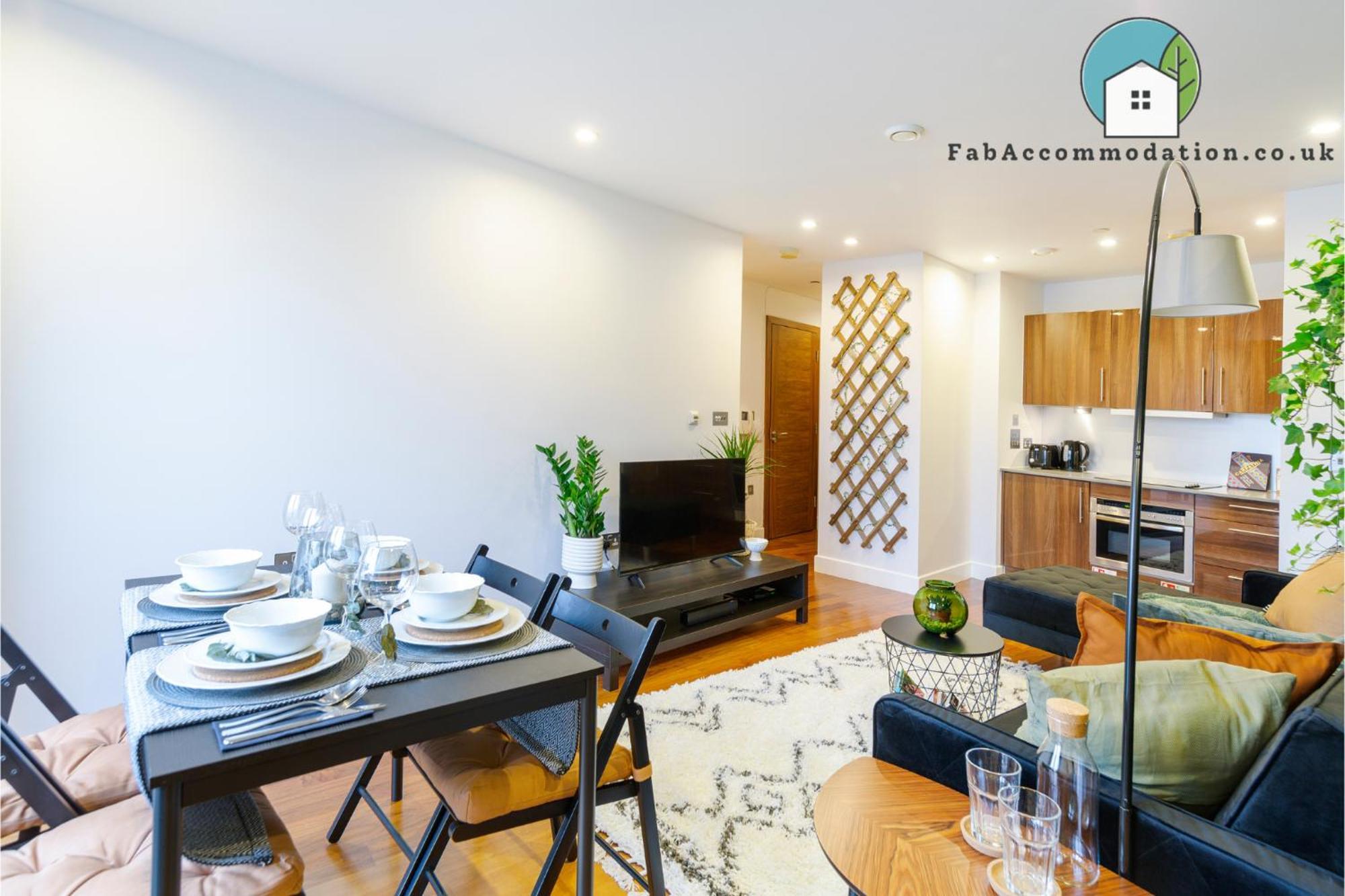 Amazing Flat-Parking Available-By Fabaccommodation Кардиф Екстериор снимка